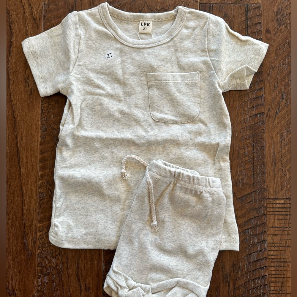 2T shorts set in oatmeal